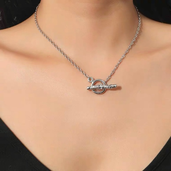 Jewelry - Trendy Silver Plated Rhinestones Necklace